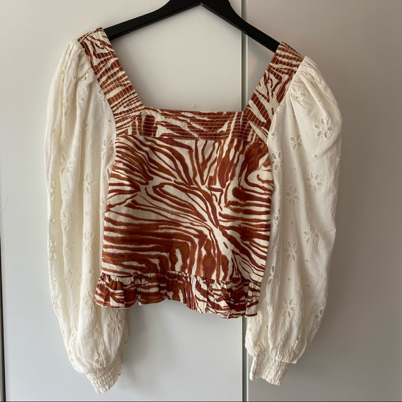 Love the Label Smocked Puff-Sleeve Blouse Animal Print Size XS NWT - Picture 8 of 8